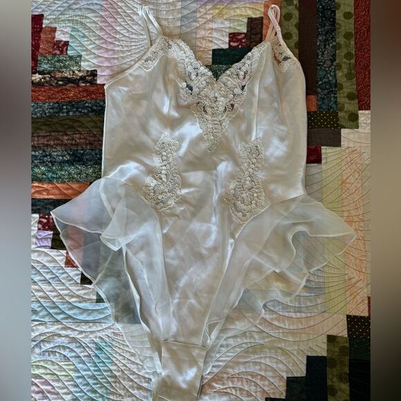 Vintage Victoria Secrets Satin Bodysuit Wedding Lingerie Size Small - Picture 1 of 7